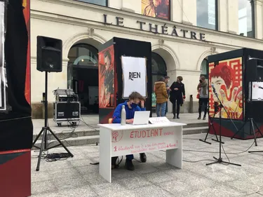 Laval. Pour montrer la détresse des étudiants, Clément révise...